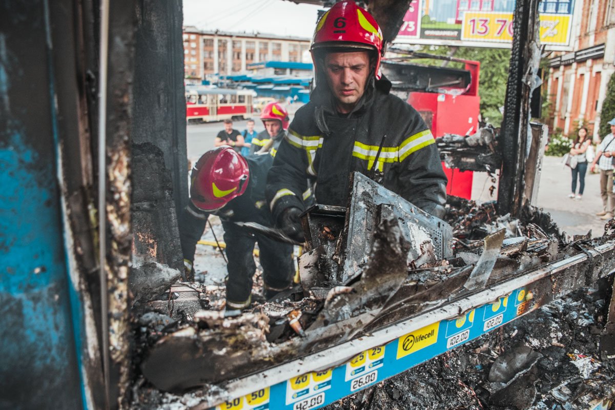 Ларек сгорел дотла Ларек сгорел дотла