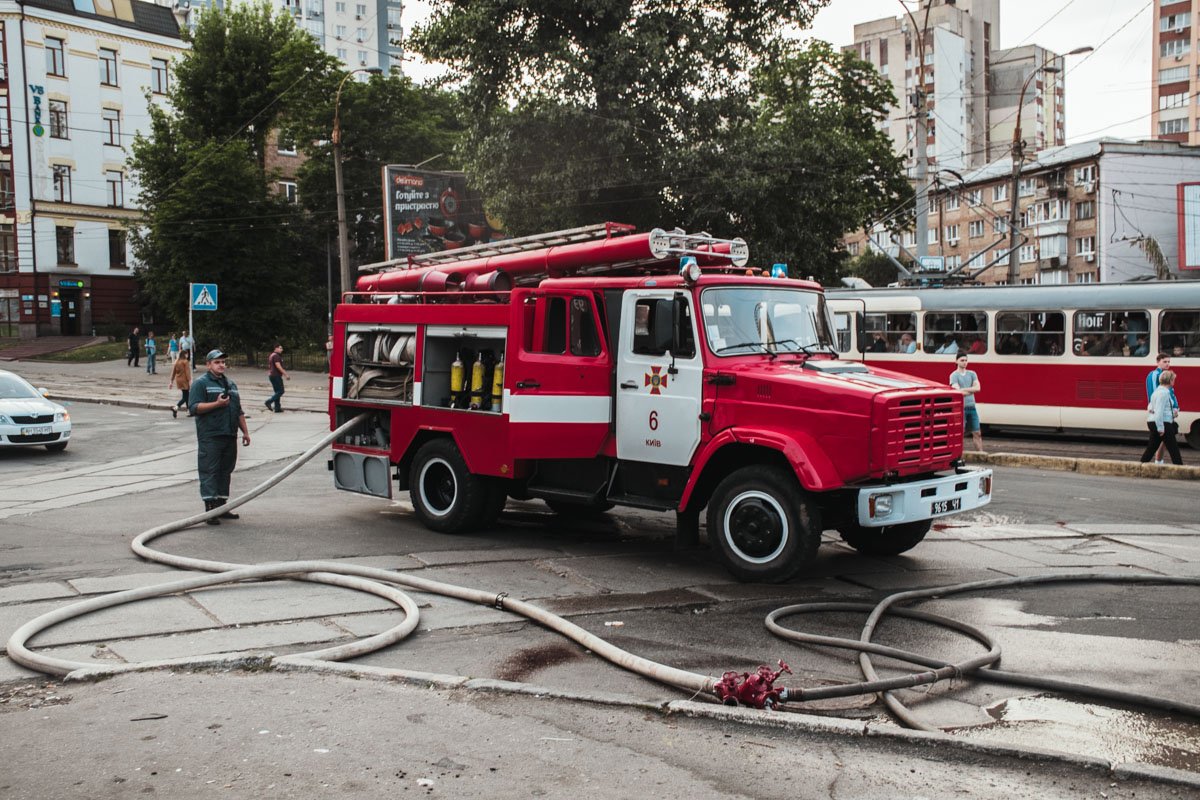 Пожарные быстро прибыли на место, но потушить МАФ не удалось Пожарные быстро прибыли на место, но потушить МАФ не удалось