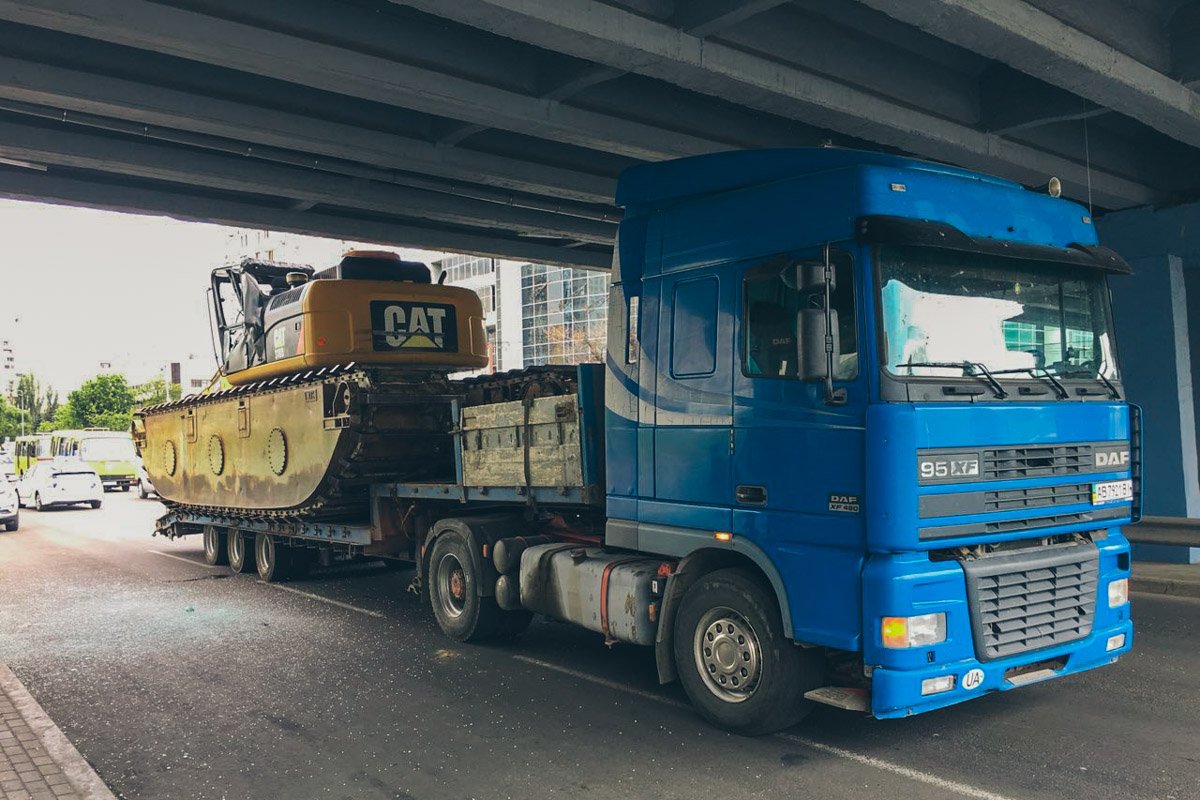 Видимых повреждений в результате ДТП на мосту нет