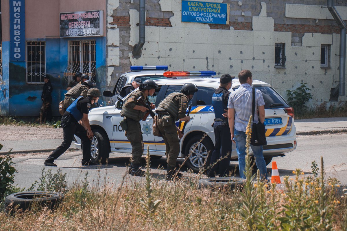 Ребята справа не боятся пуль