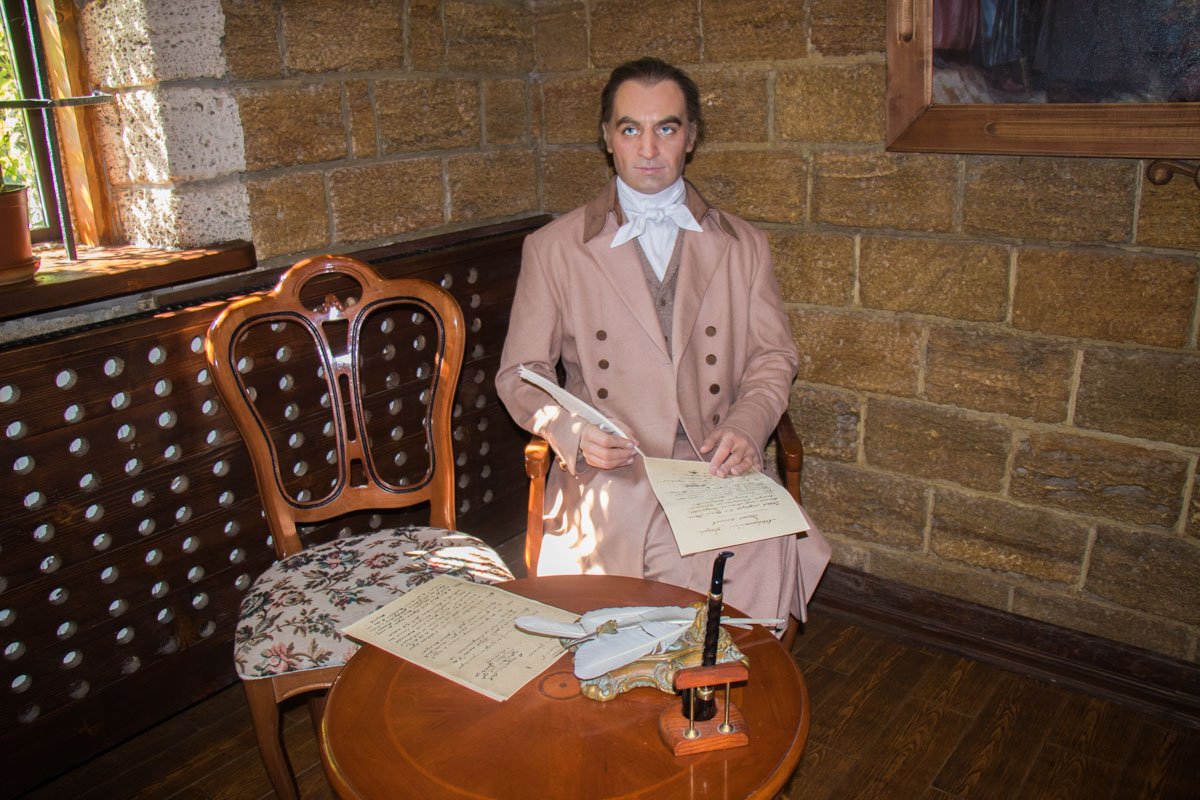 Сверялись даже такие мелочи, как почерк