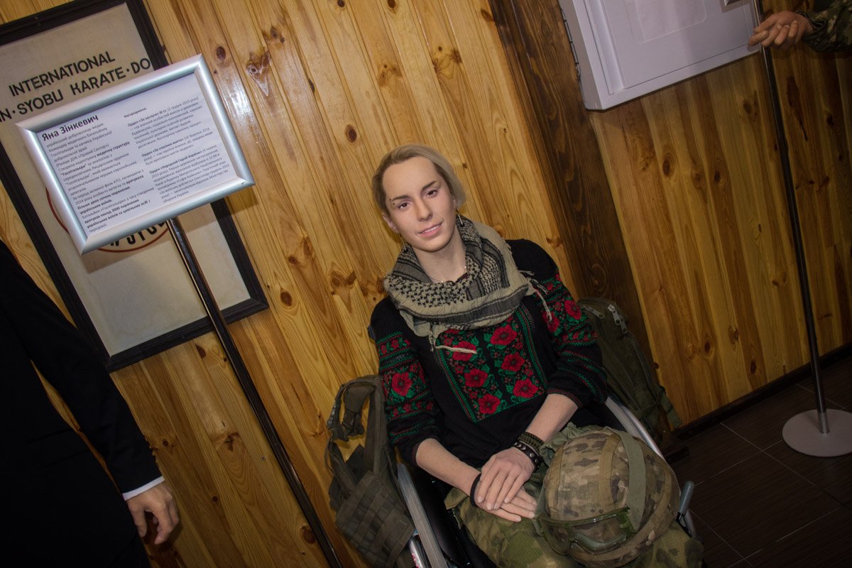 Каждая волосинка клеилась отдельно