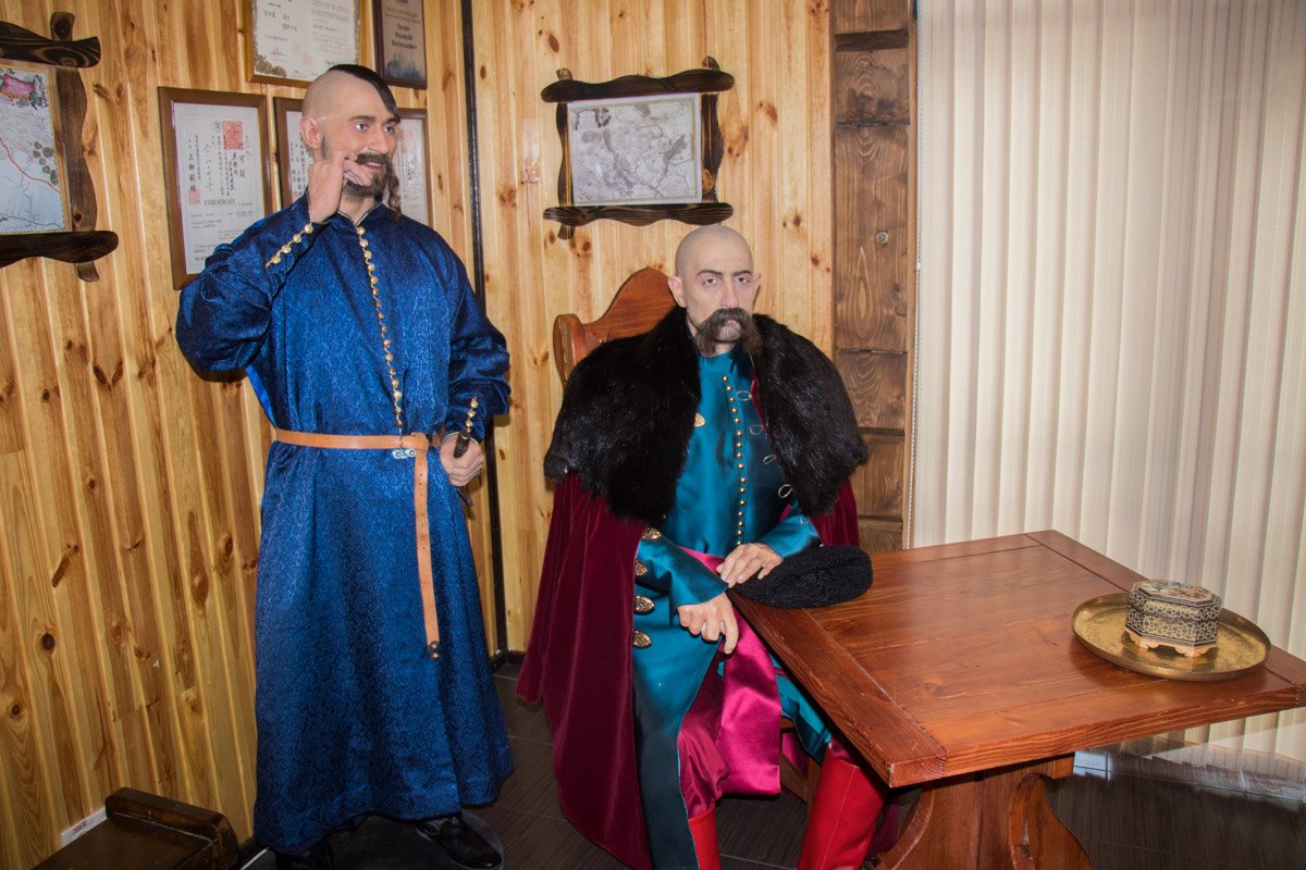 Кое-кто, например, хитро подмигивает 