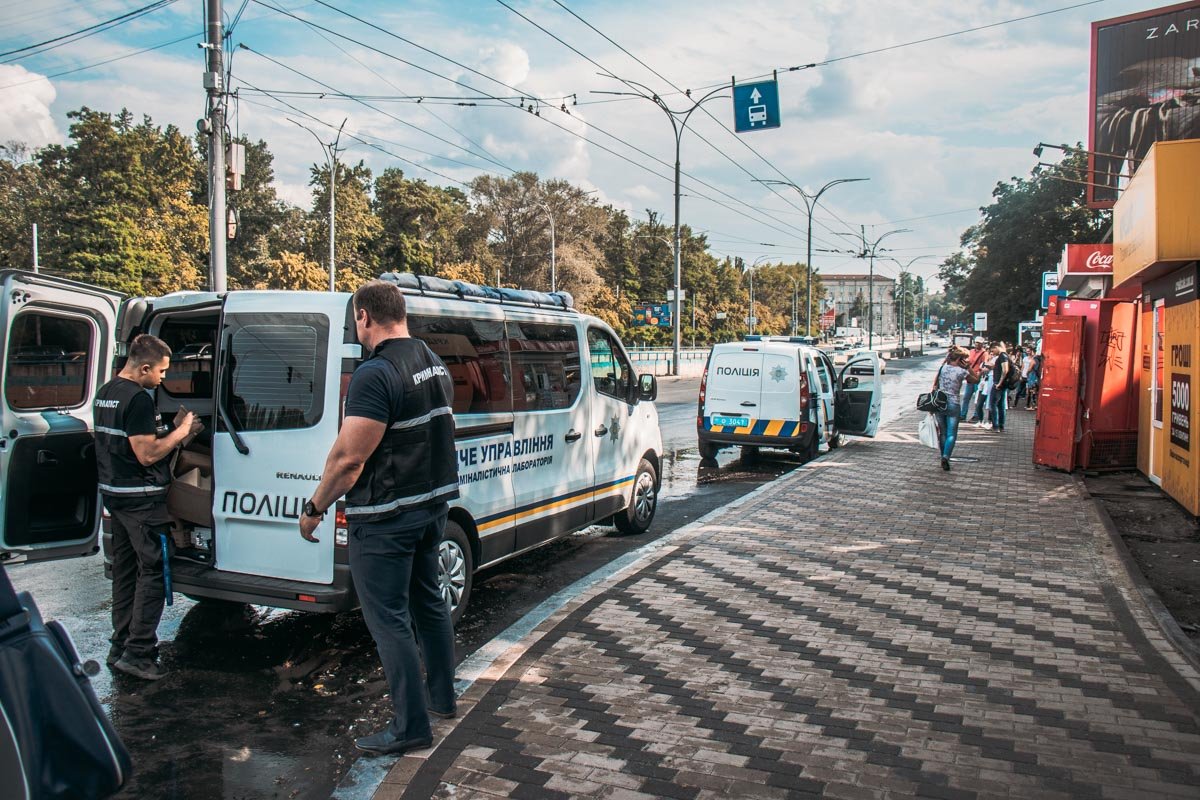 Неизвестный мужчина совершил попытку ограбить "Кредит Кафе". При себе у правонарушителя был нож