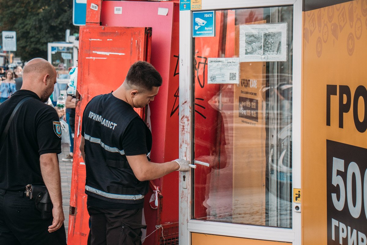 В данный момент полиция прилагает все усилия, чтобы поймать сбежавшего грабителя