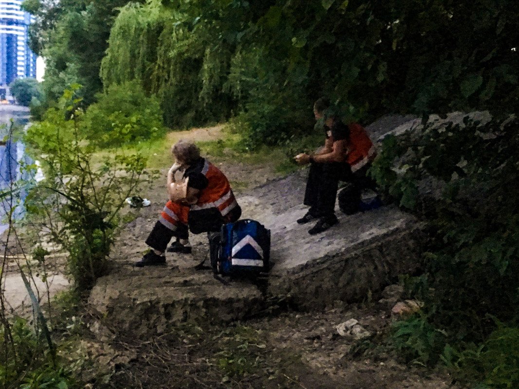 На месте дежурили медики и патрульная полиция