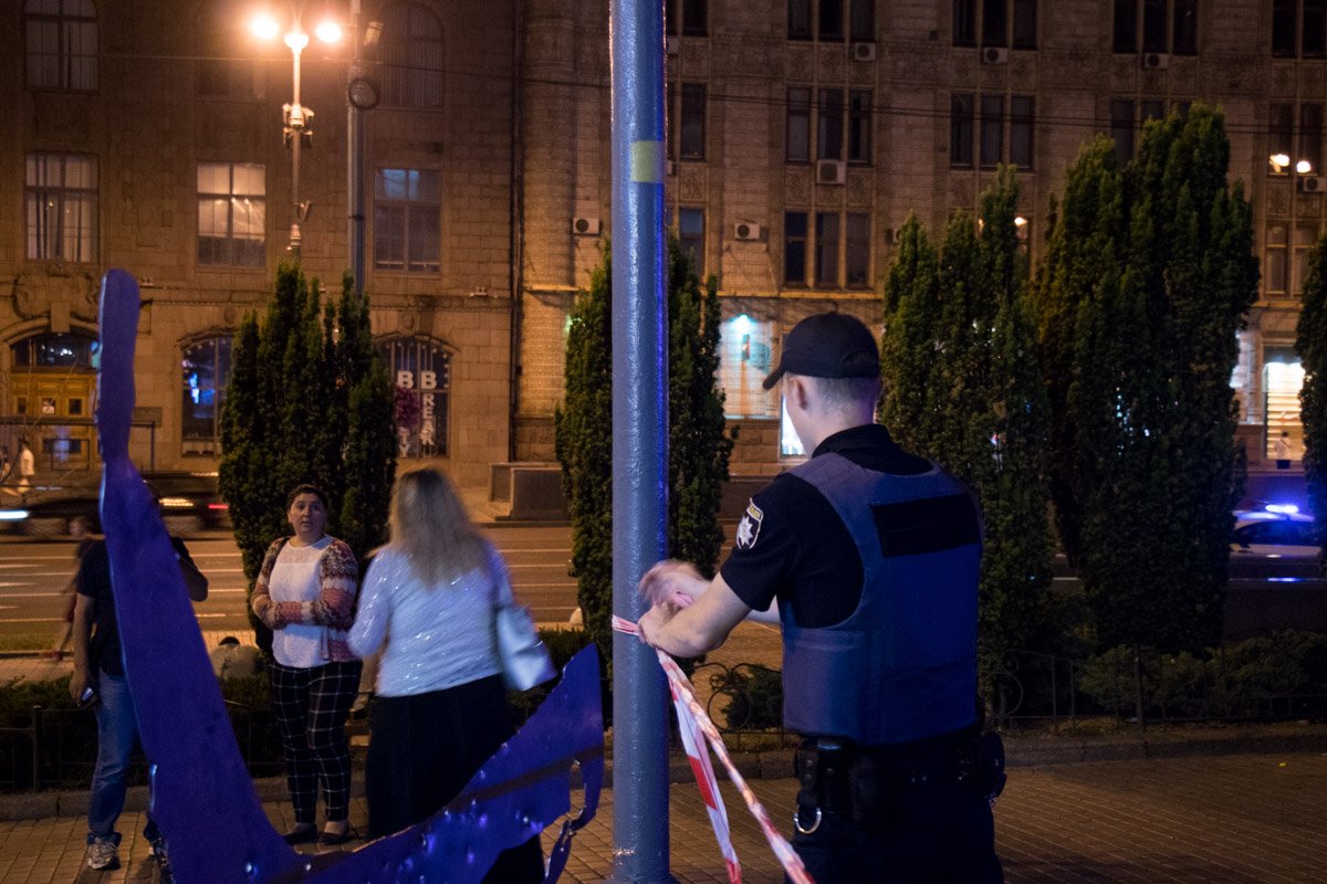 Правоохранители оградили прилегающую к станциям территорию