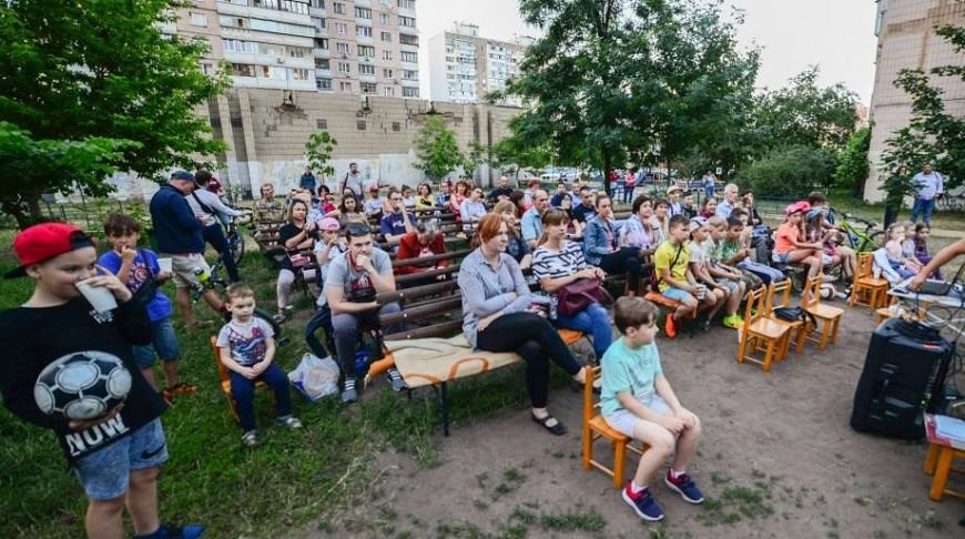 Инициаторы создания кинотеатра под открытым небом на Позняках - депутаты