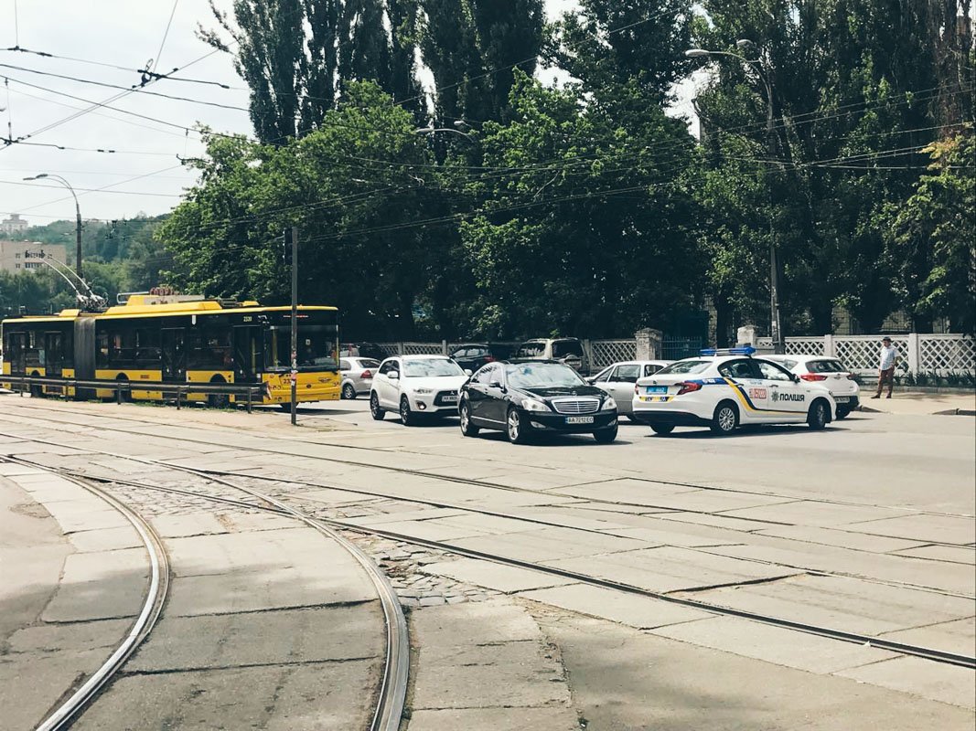В Киеве на улице Кирилловской произошло ДТП с участием полицейского Fiat