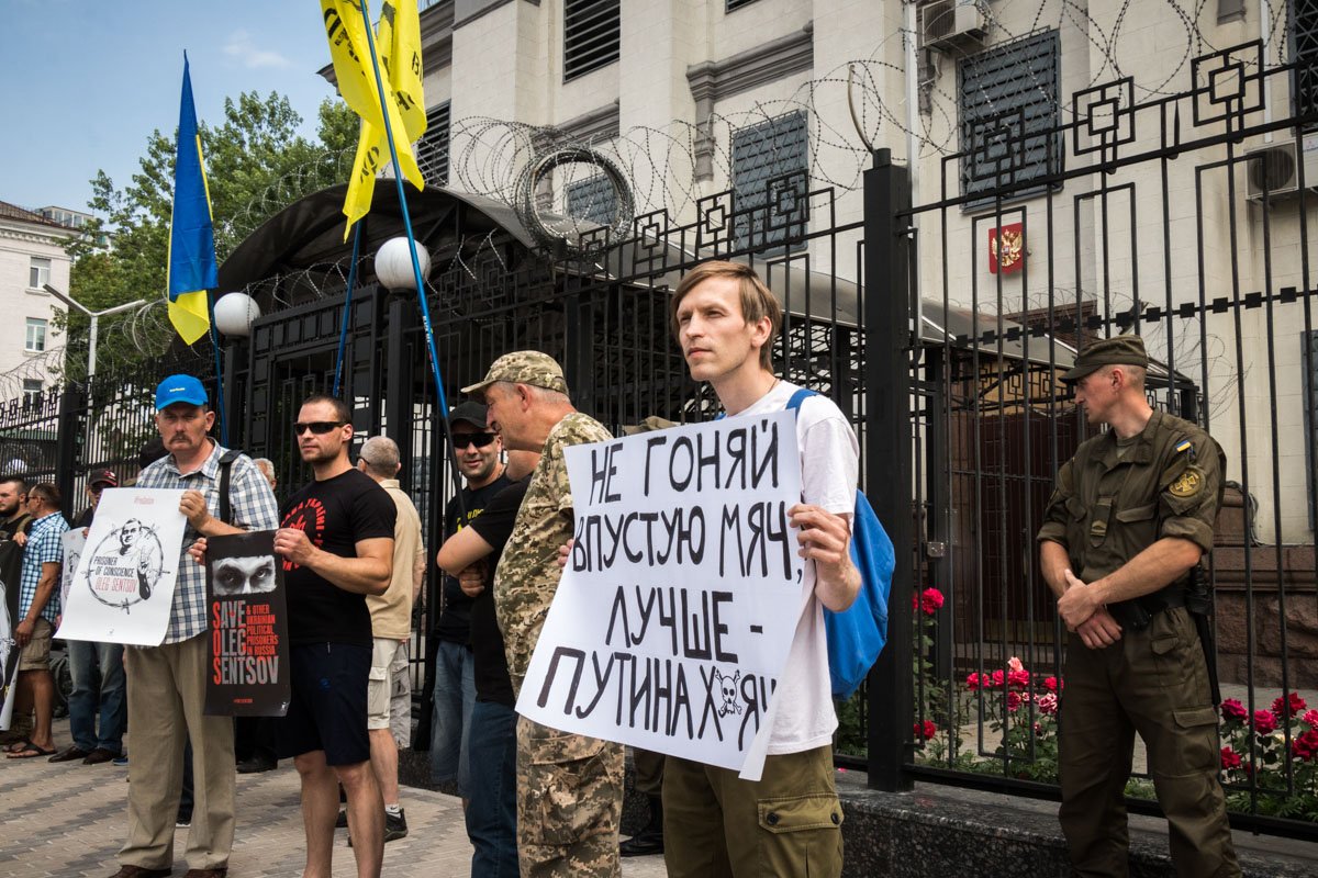 Участники митинга не поддерживают проведение ЧМ-2018 в РФ