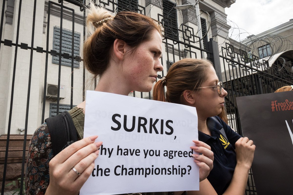 Они также высказывают это на английском языке для иностранных СМИ