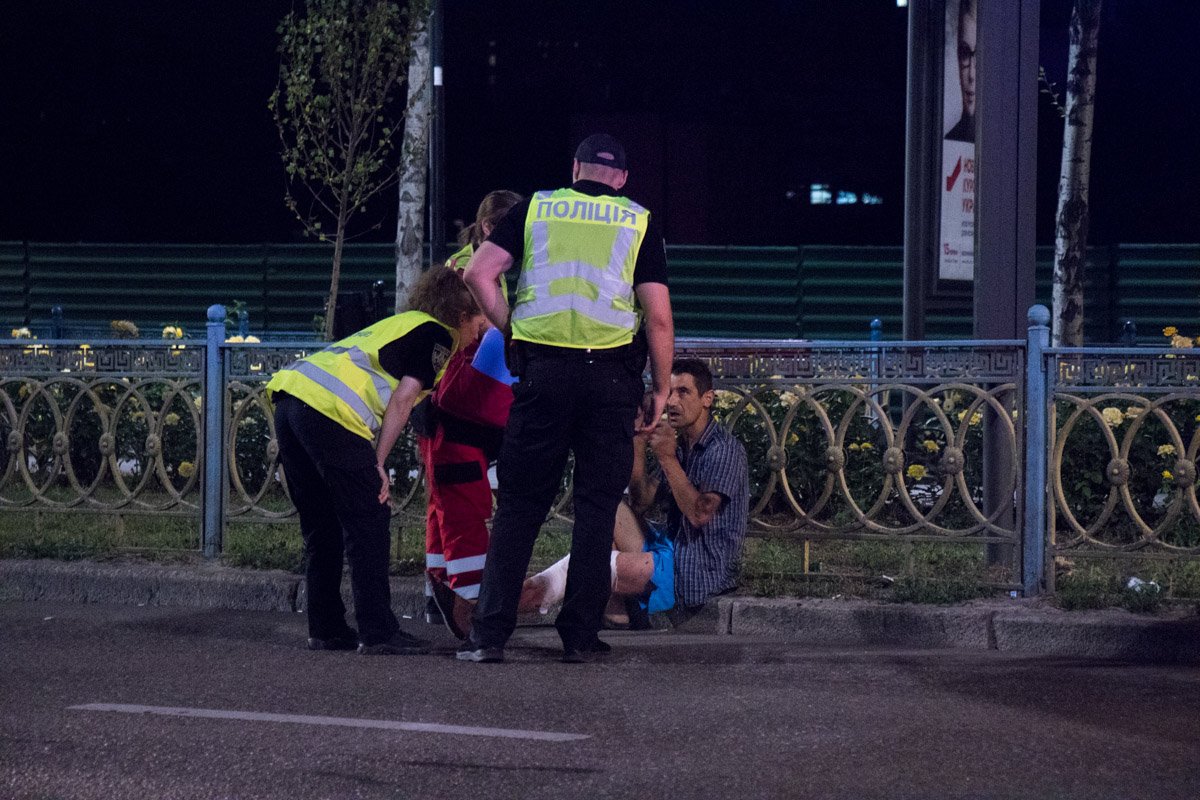 Мужчине, которого сбил Opel, вызвали скорую помощь