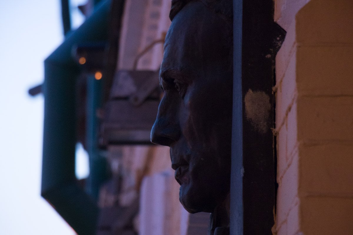 О чем нахмурился, Михаил Афанасьевич? О чем нахмурился, Михаил Афанасьевич?