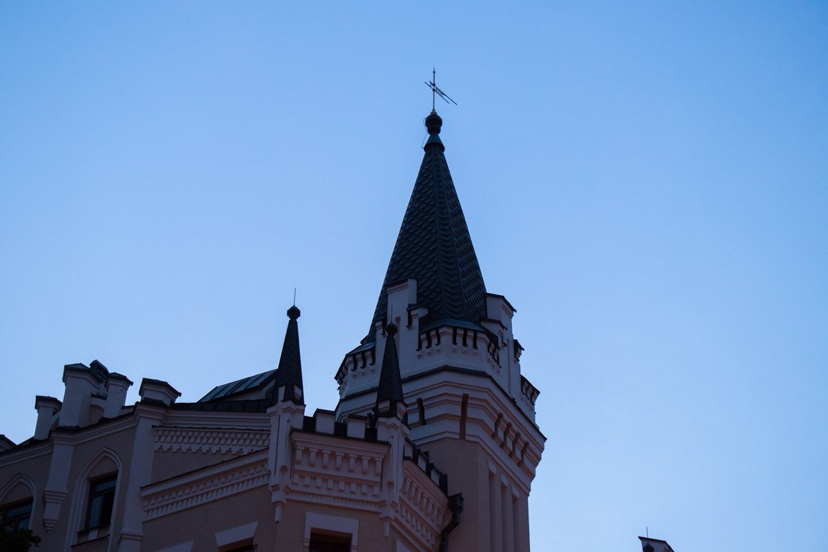 Проколоть бы шпилем небо, да высоко Проколоть бы шпилем небо, да высоко