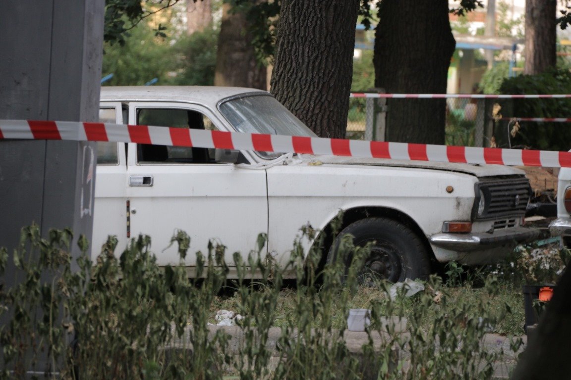 Именно из этой машины дети достали коробку