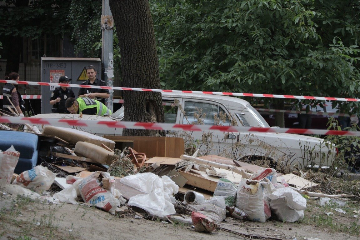 Правоохранители проверяют машину