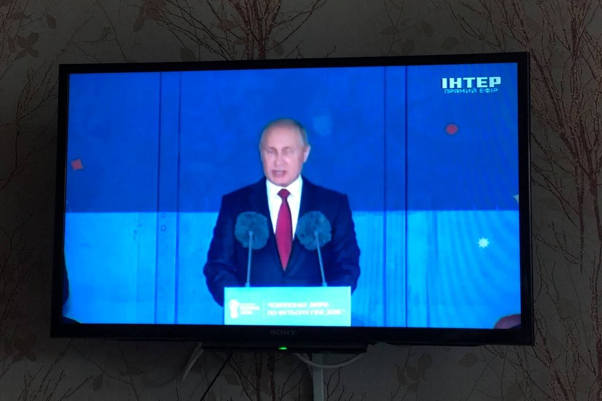 Владимир Путин с торжественной речью прорвался на украинское ТВ Владимир Путин с торжественной речью прорвался на украинское ТВ