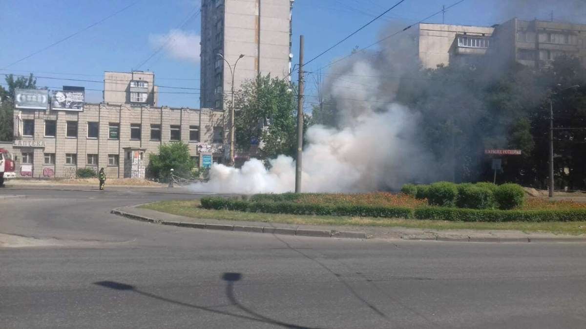 На пересечении улиц Ярослава Ивашкевича и Вышгородской вспыхнуло авто На пересечении улиц Ярослава Ивашкевича и Вышгородской вспыхнуло авто