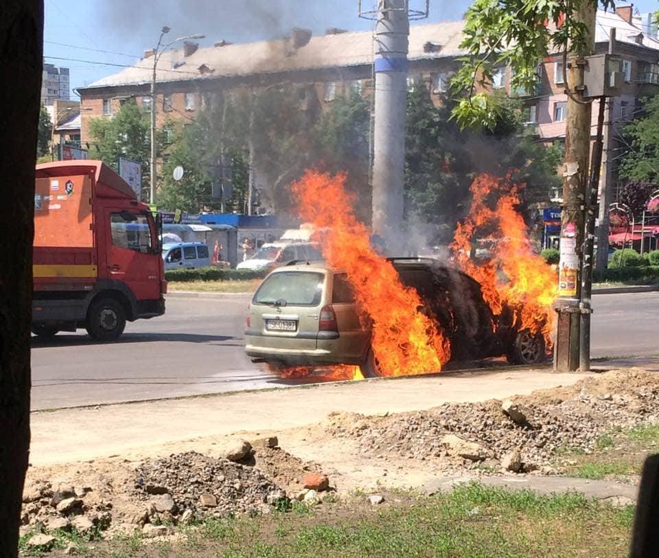 На месте работала скорая, полиция, спецтехника ГСЧС и спасатели На месте работала скорая, полиция, спецтехника ГСЧС и спасатели