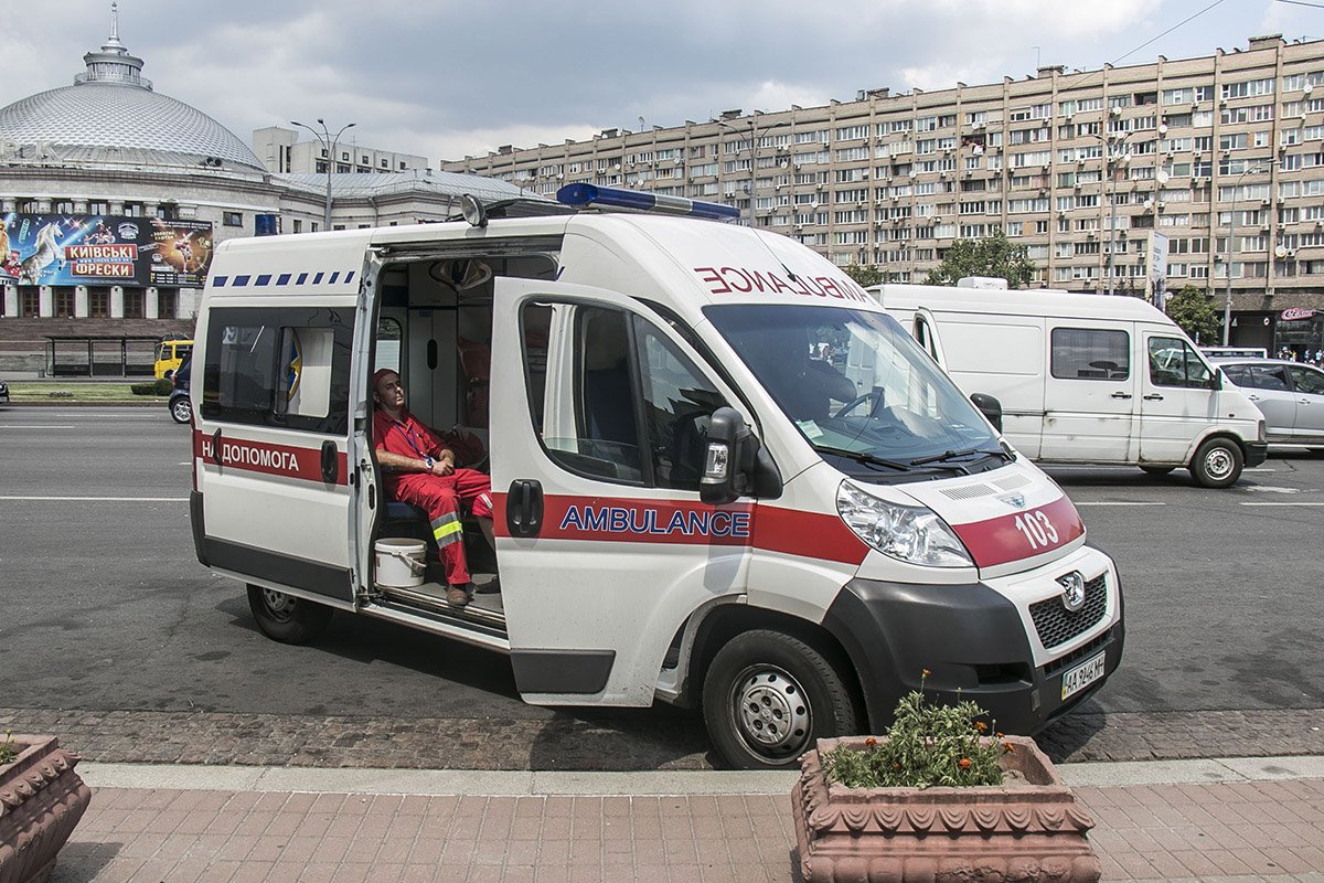 На место прибыли патрульные полицейские, сотрудники ГСЧС, взрывотехники