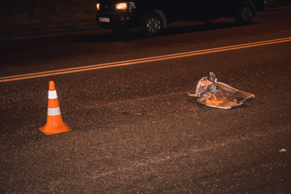 По словам водителя Ford, его подрезал грузовик, потому машина вылетела на встречку По словам водителя Ford, его подрезал грузовик, потому машина вылетела на встречку