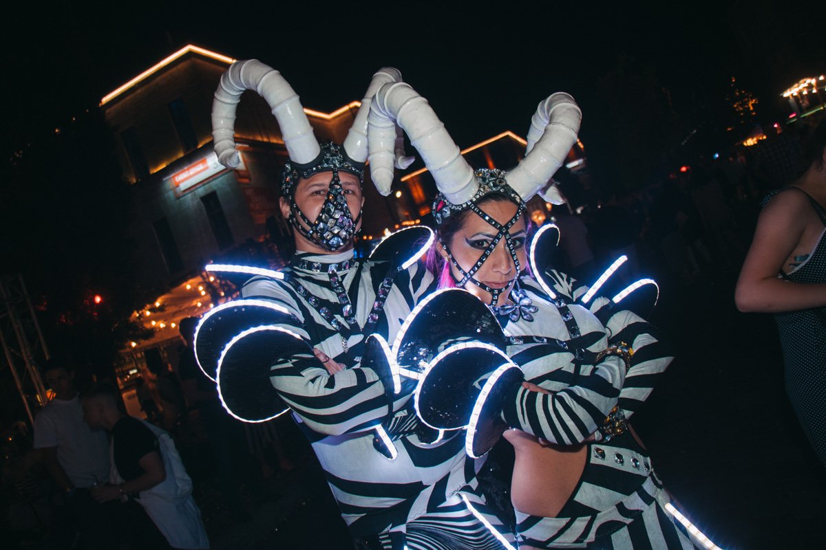 Эпатажа много не бывает