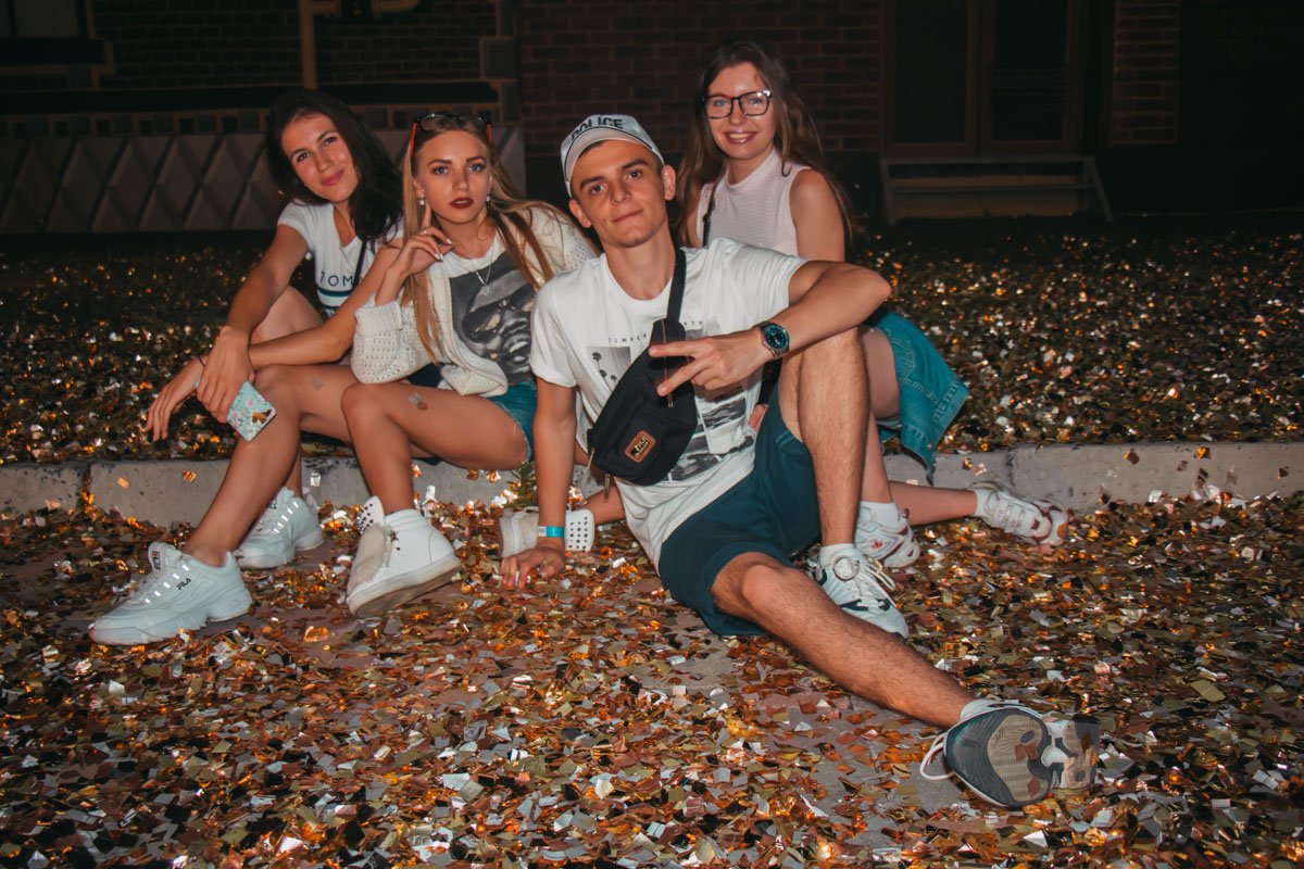 Хорошо устроился