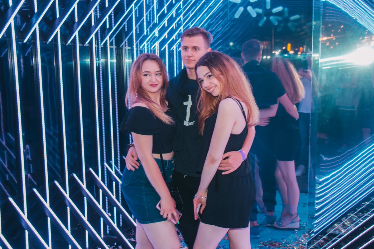 Няшки-близняшки