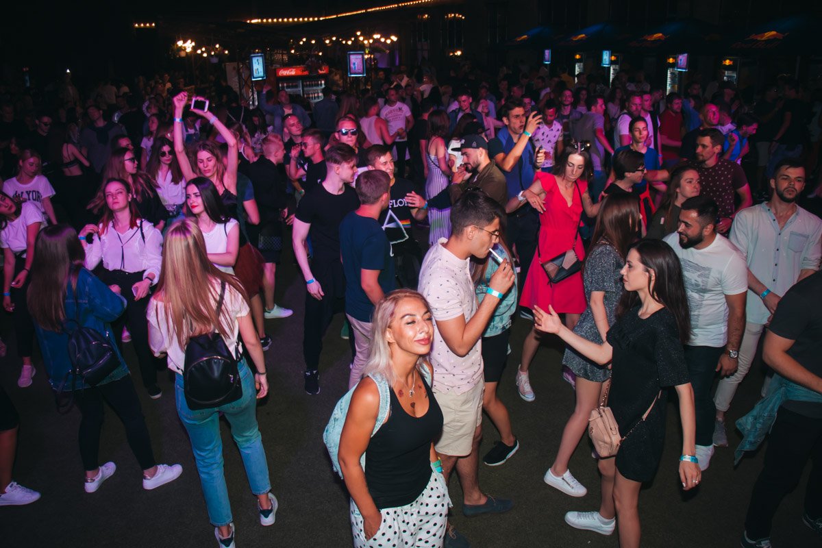 Народу пришло немало