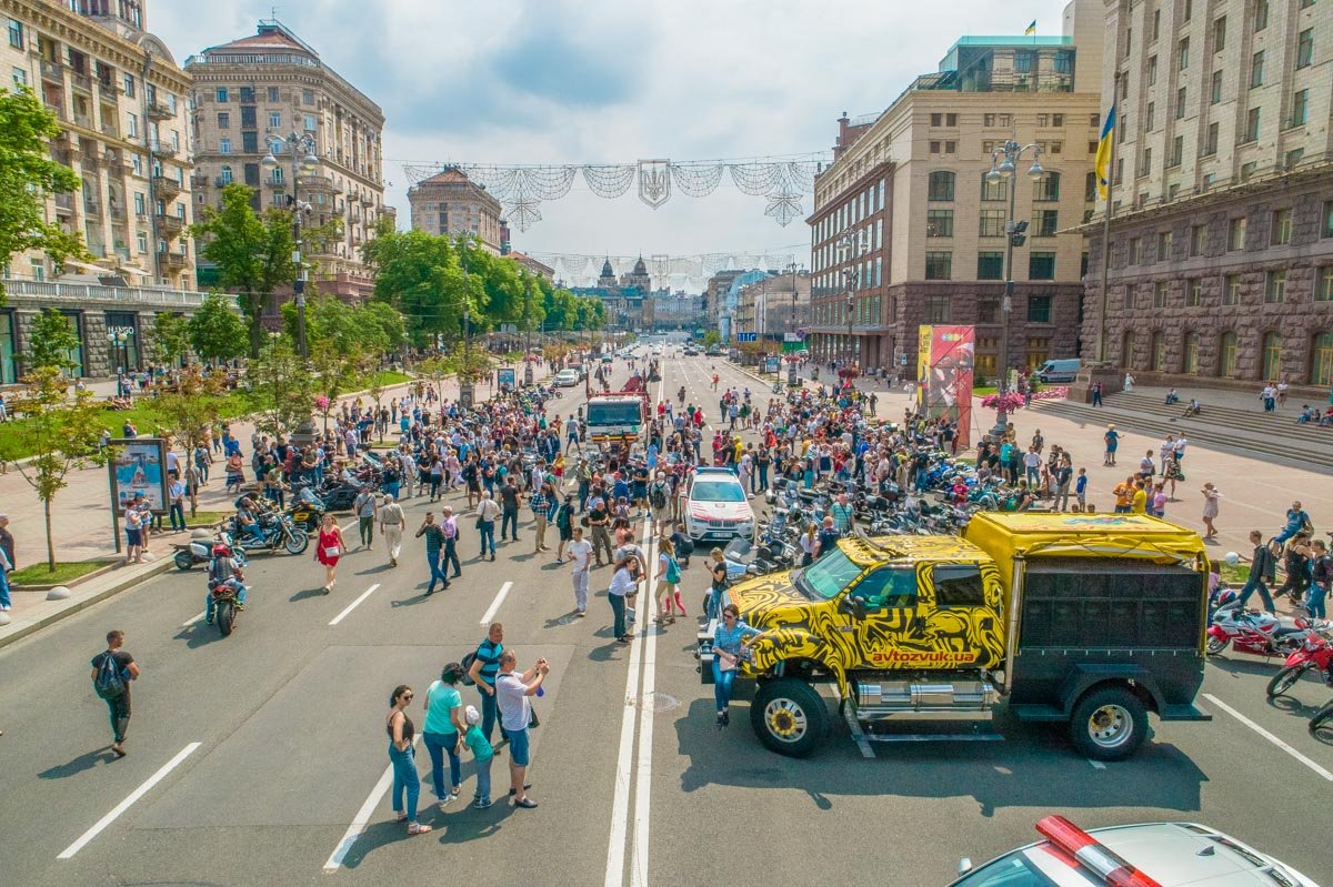 Посмотреть на байки пришло немало народу
