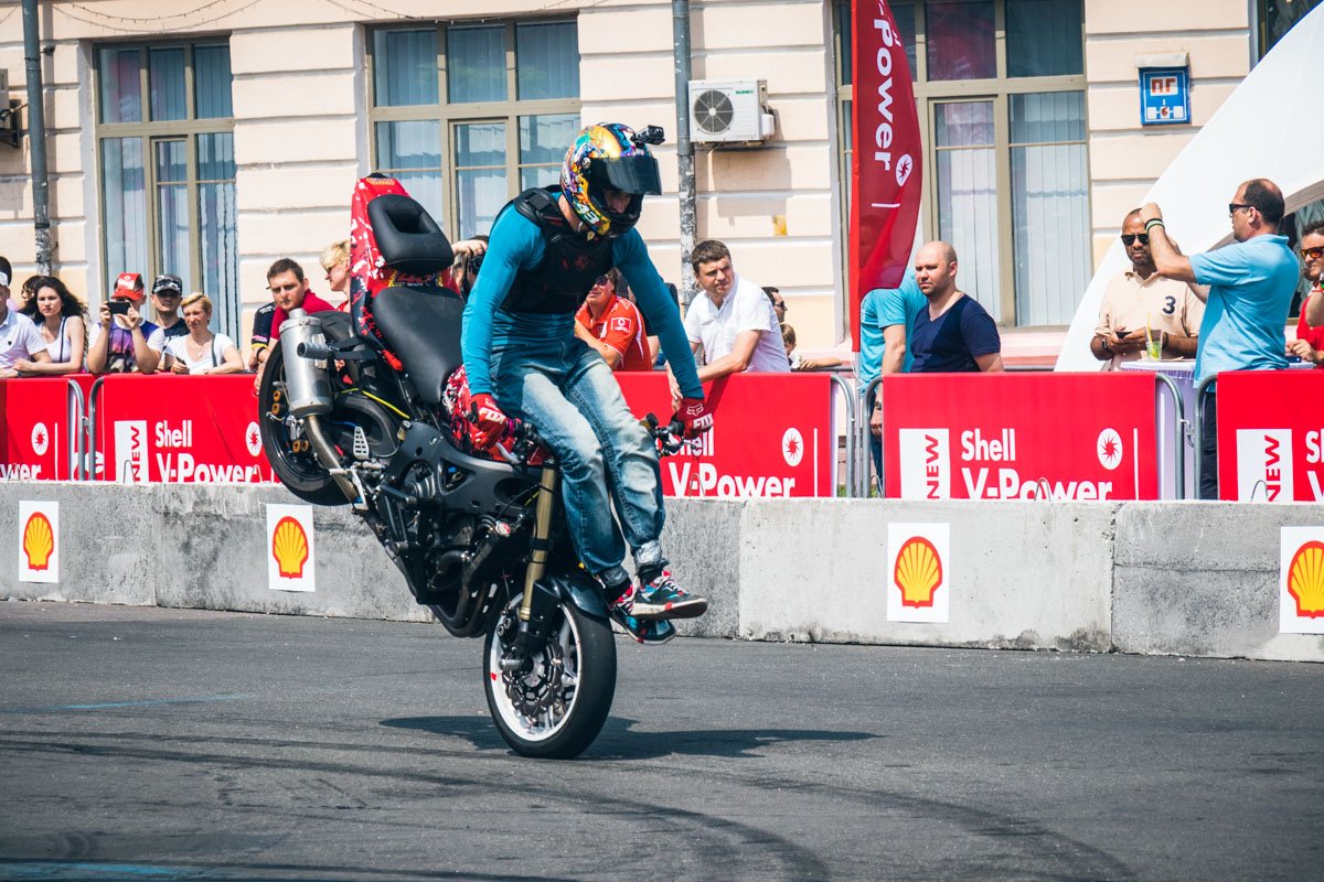 Ноги затекли нормально ездить, пора их размять Ноги затекли нормально ездить, пора их размять