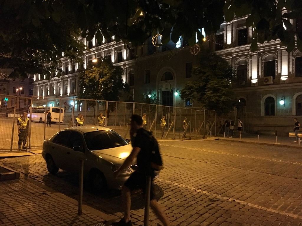 Многие подозревают, что такие неудобства проходят неспроста, а для негативного настроя людей против Марша Равенства