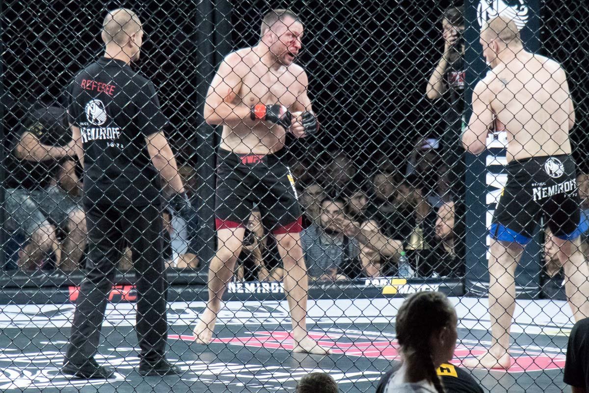 В жестком поединке не обходится без крови В жестком поединке не обходится без крови