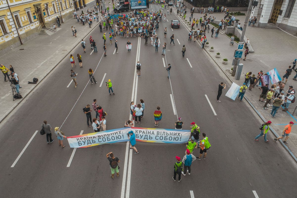 Первые ряды марша