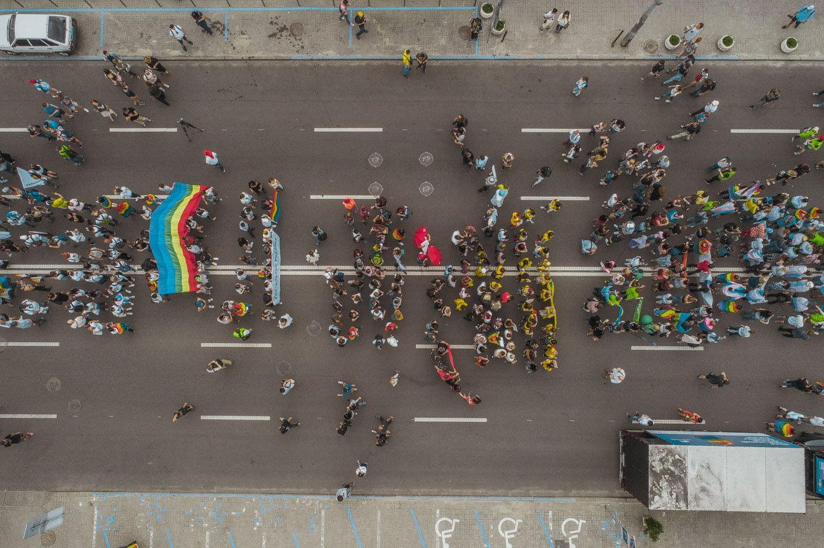 Марш шел около получаса