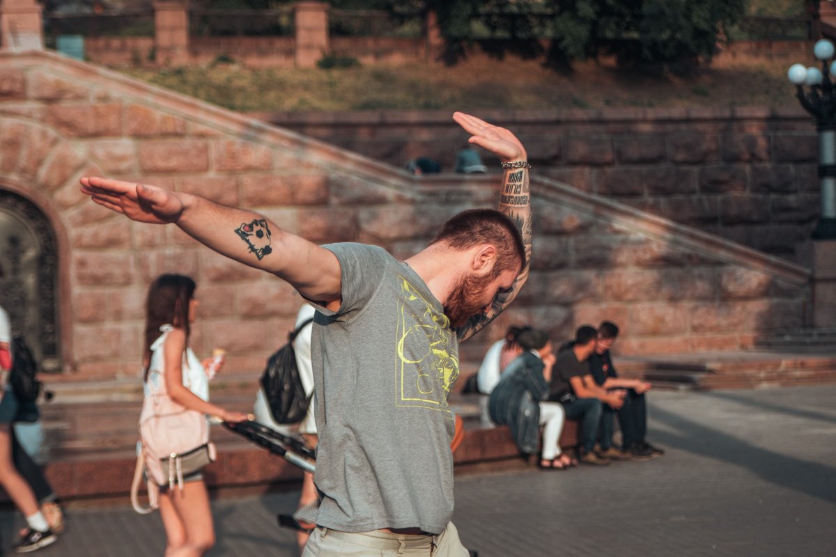 Наш водитель пытался сделать дэб, но у него не очень получилось