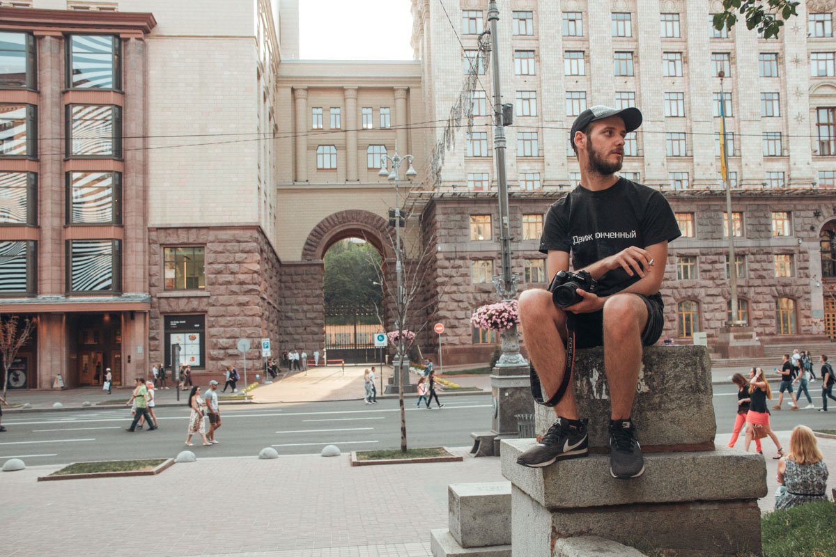 Наш фотограф смотрит, кого бы еще запечатлеть. Вы следующие