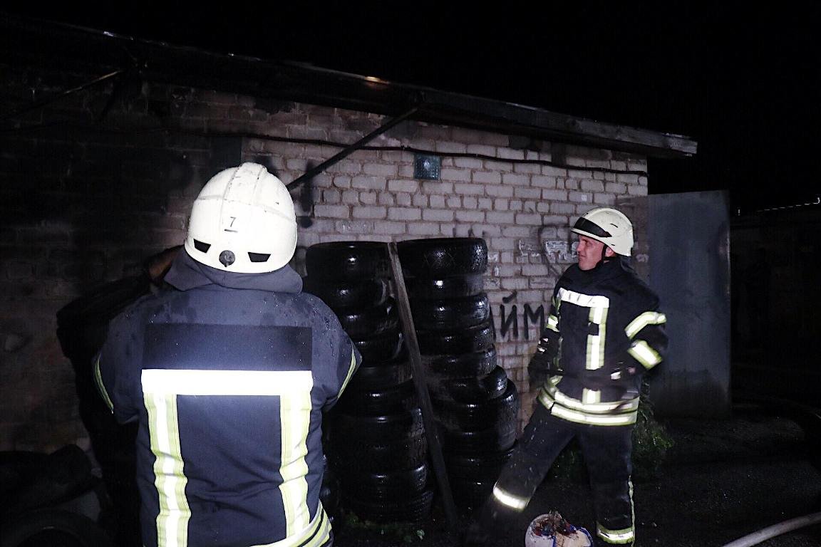 Пострадавших людей нет. Ущерб нанесен только имуществу в гараже, которое залили водой