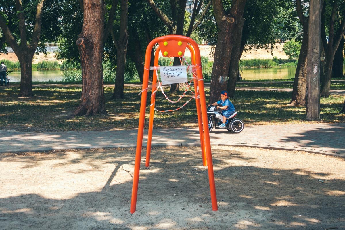 Предупреждающая вывеска от заботливых коммунальщиков Предупреждающая вывеска от заботливых коммунальщиков