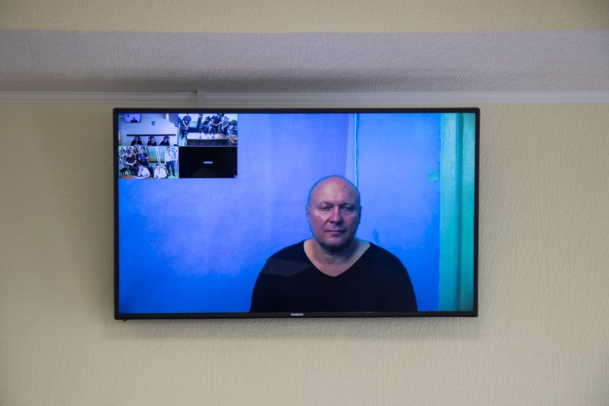 Но слушание перенесли на 26 июня на 13:00, в связи с отсутствием материалов дела