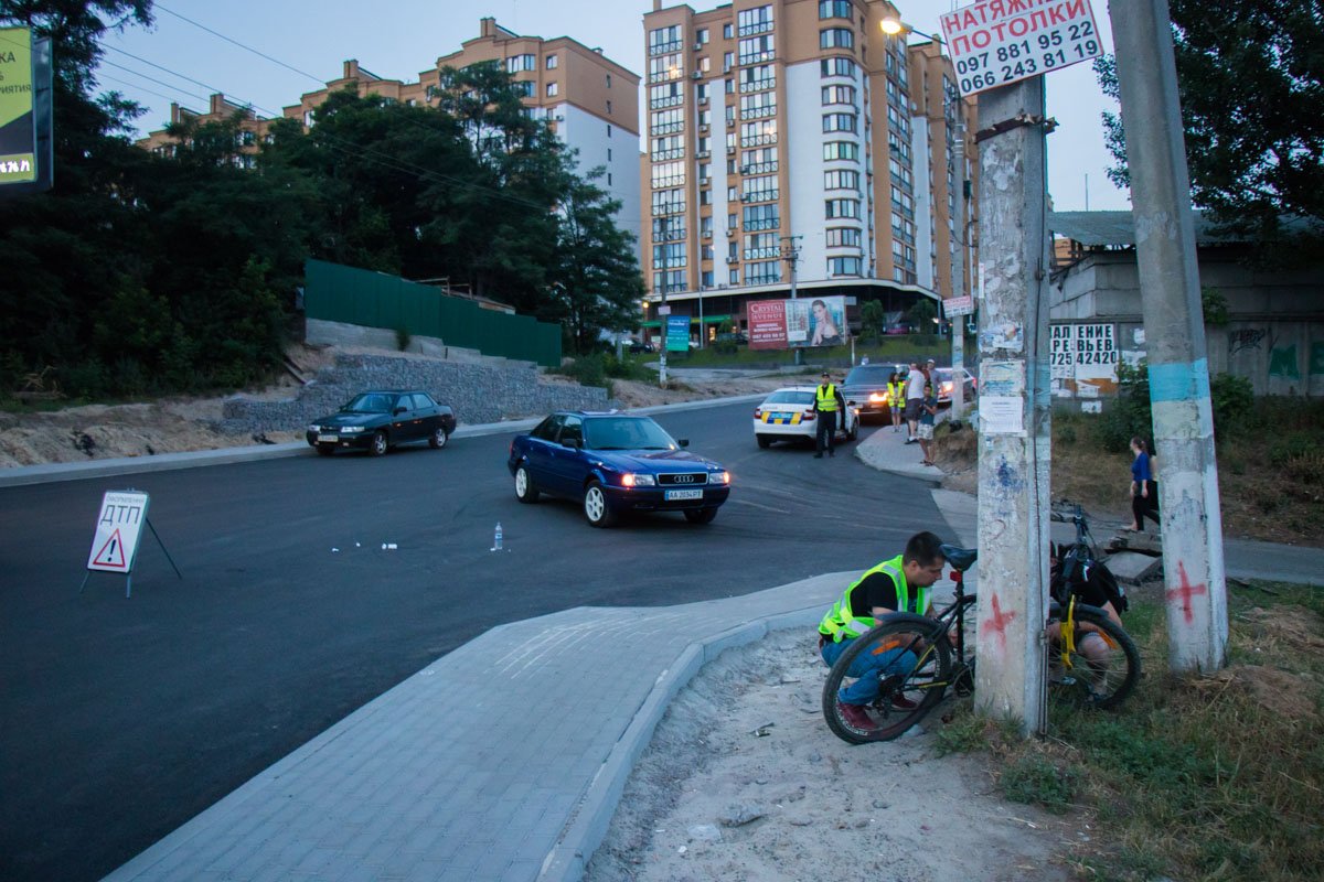На месте работает следователь по ДТП 