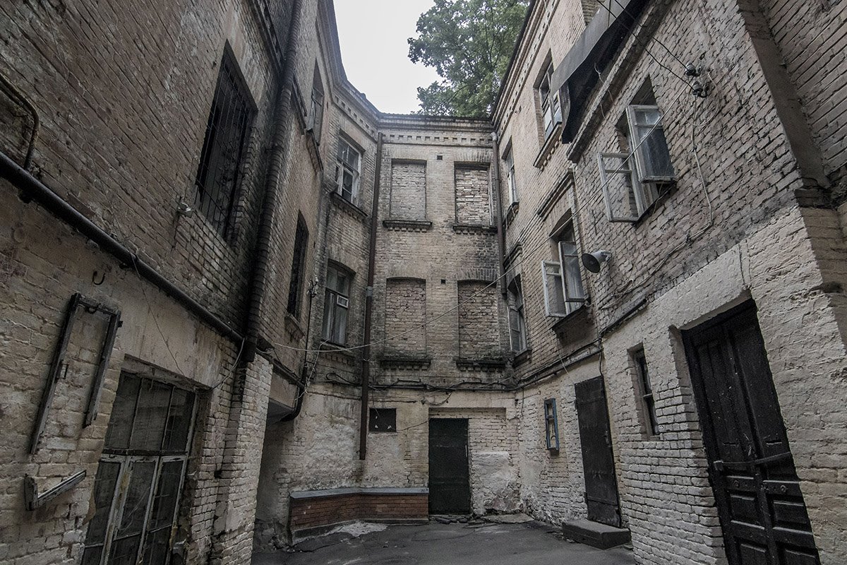 Снова за окнами белый день 