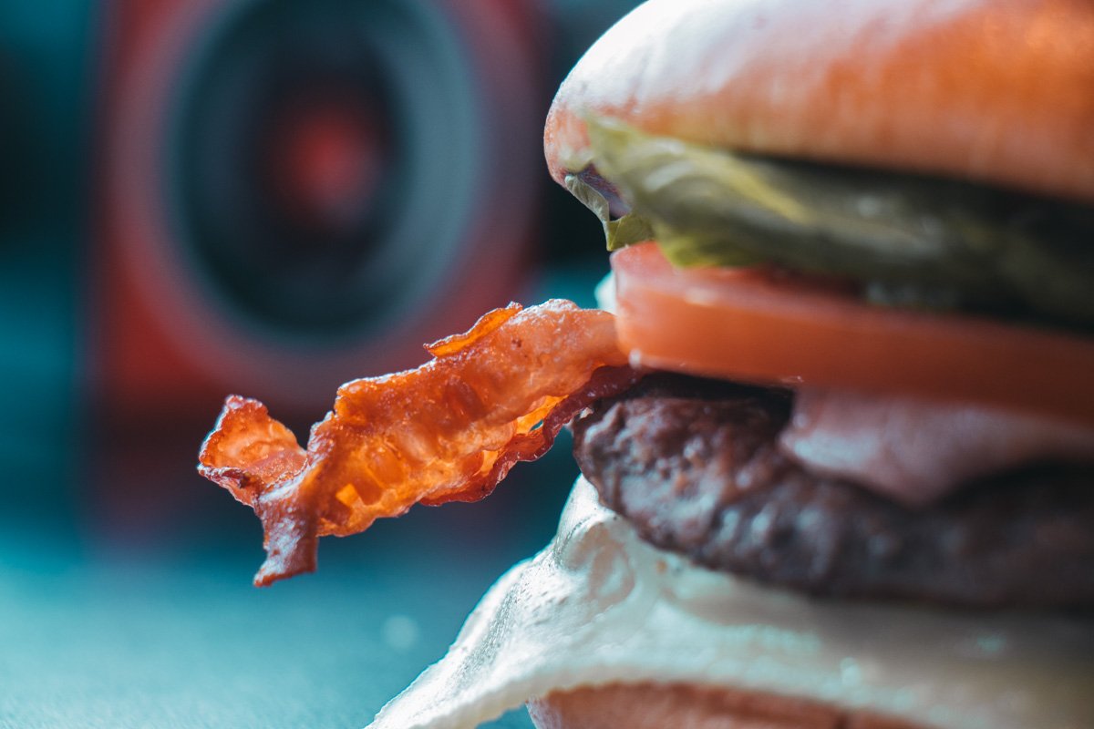 Блюдо можно также приобрести и в составе меню - бургер с картошкой и колой Блюдо можно также приобрести и в составе меню - бургер с картошкой и колой