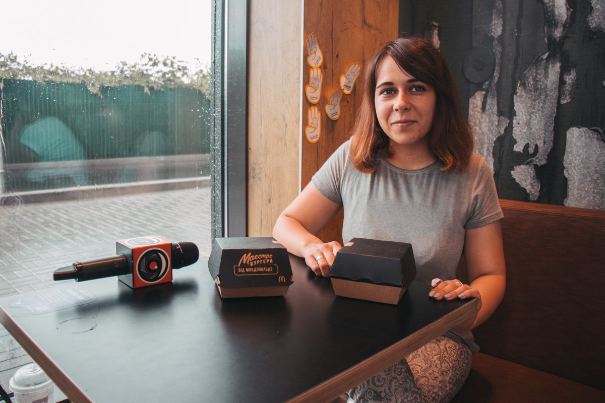 Таким бургером без проблем можно утолить голод. А возможно даже разделить его пополам с подругой или другом Таким бургером без проблем можно утолить голод. А возможно даже разделить его пополам с подругой или другом