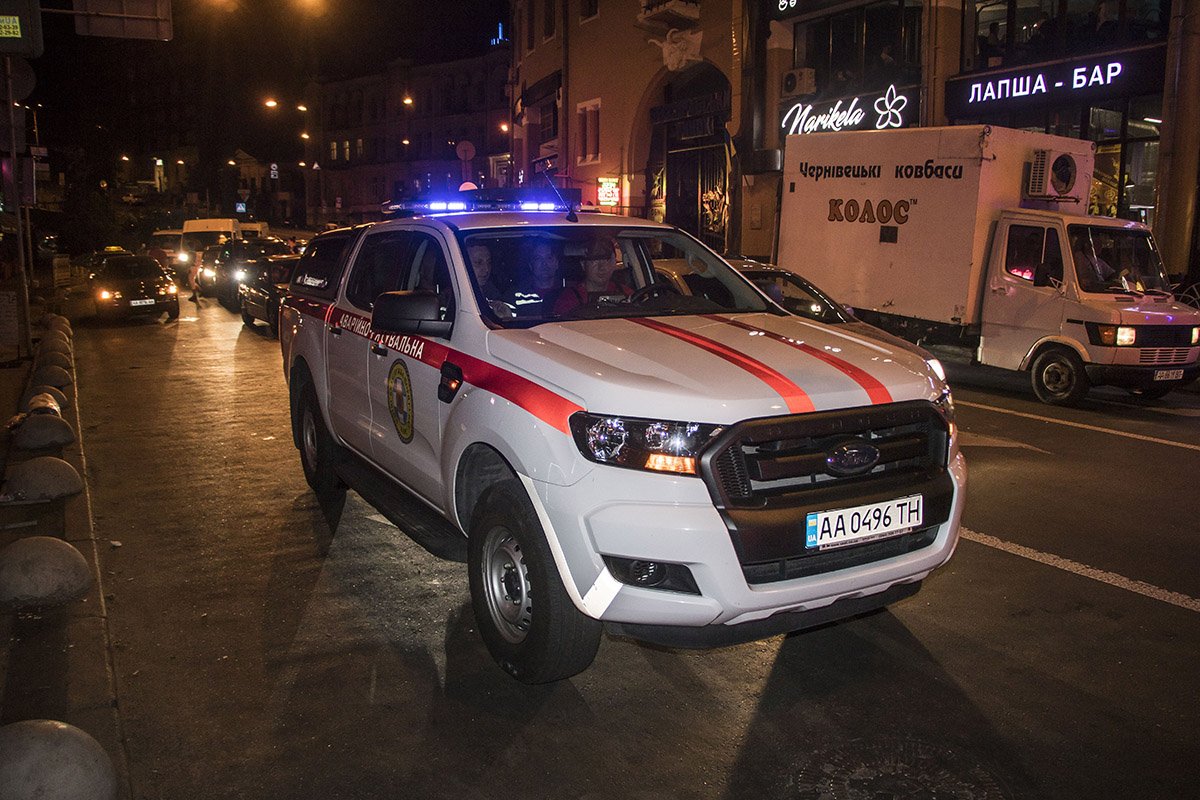 На место происшествия прибыли спасатели