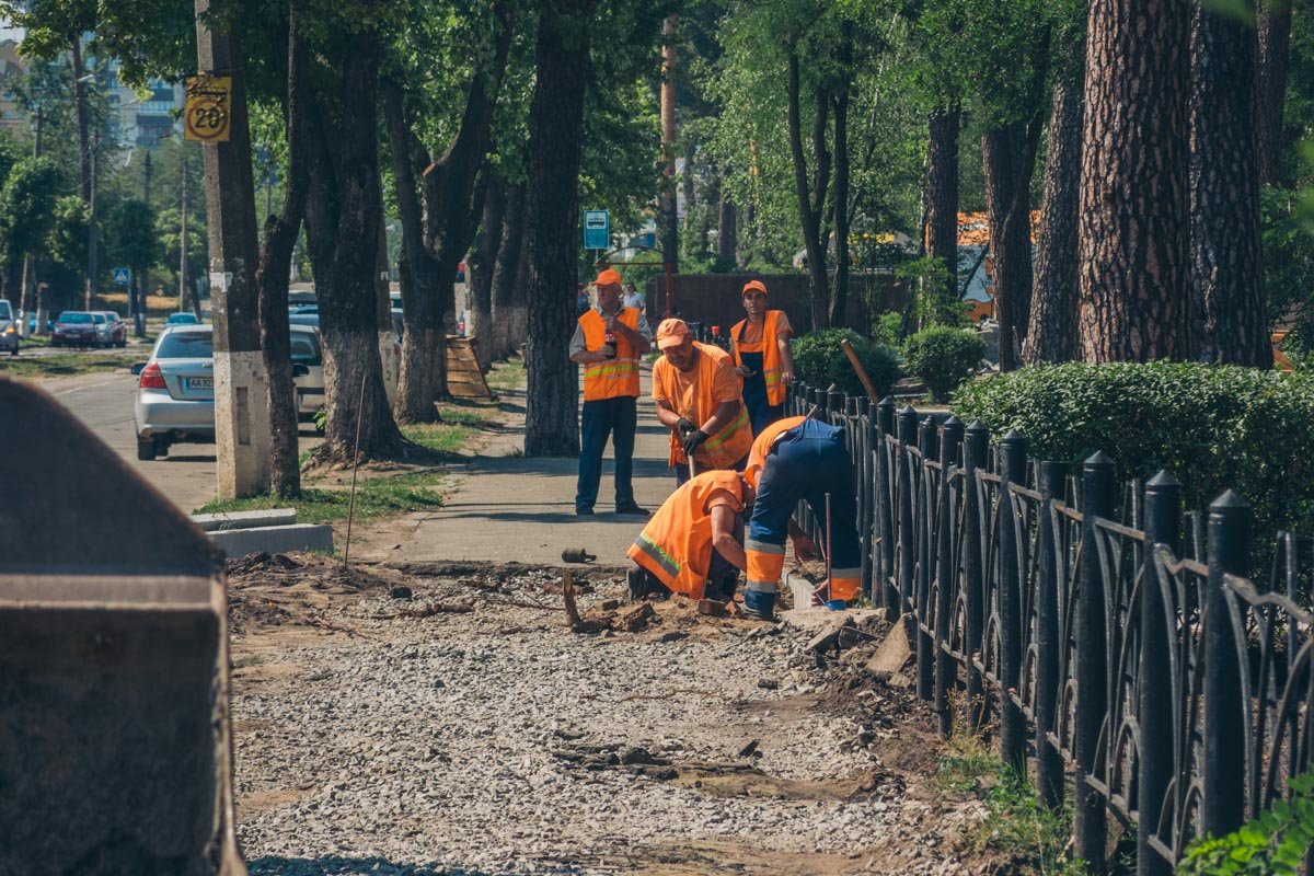 Идет обновление аллеи