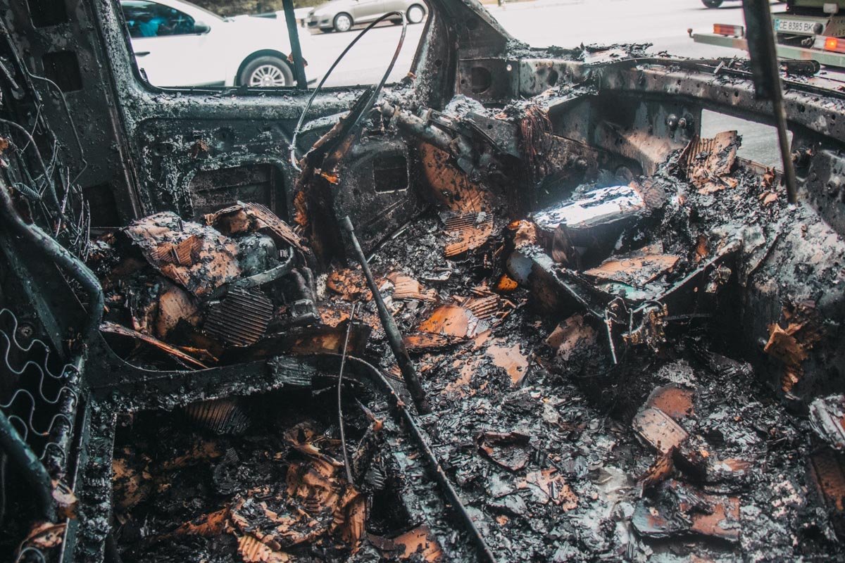 Причину пожара устанавливают Причину пожара устанавливают