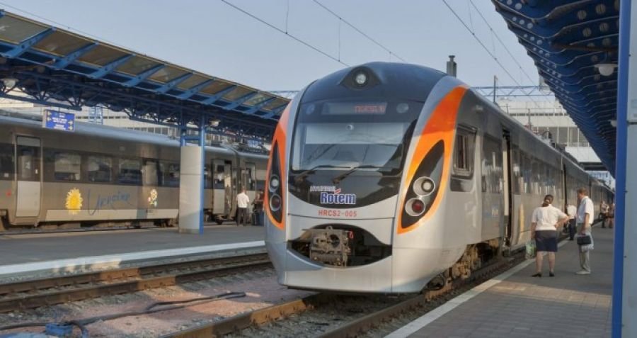  «Укрзалізниця» запустит 13 дополнительных поездов 