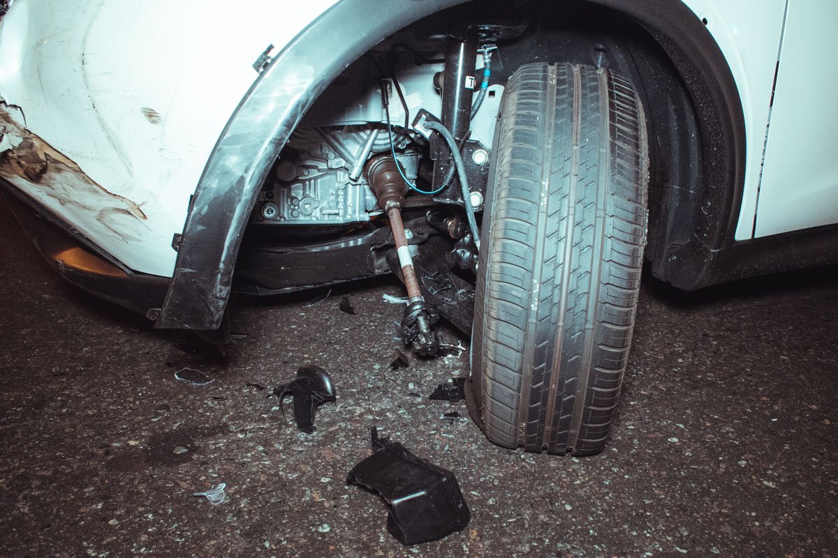 За рулем обеих машин находились девушки. В результате аварии они не пострадали За рулем обеих машин находились девушки. В результате аварии они не пострадали