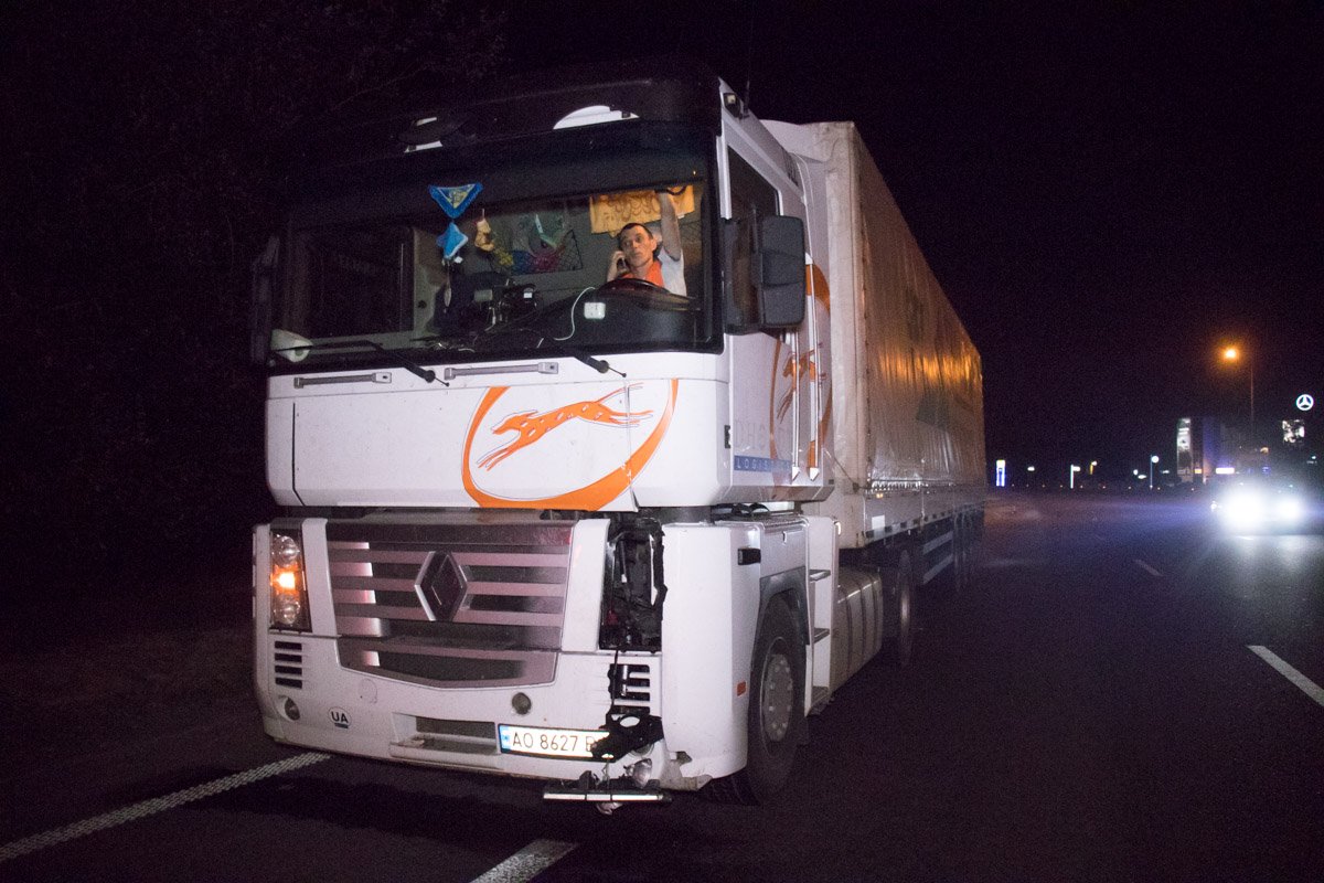 На Столичном шоссе напротив ТЦ ART Mall фура била пешехода На Столичном шоссе напротив ТЦ ART Mall фура била пешехода